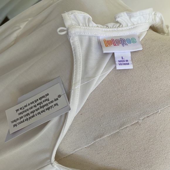 BNWT✨LULAROE Clara smocked blouse in off white - Picture 10 of 11